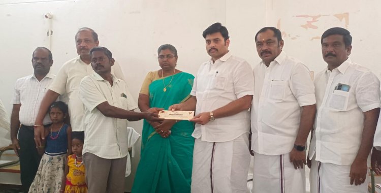 நாமக்கல்:ஜேடர்பாளையம் நித்யா குடும்பத்திற்கு நிதி உதவி-அமைச்சர் மதிவேந்தன் வழங்கினார்
