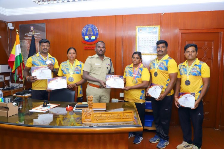 பதக்கங்கள் பெற்ற காவலர்களுக்கு பாராட்டு