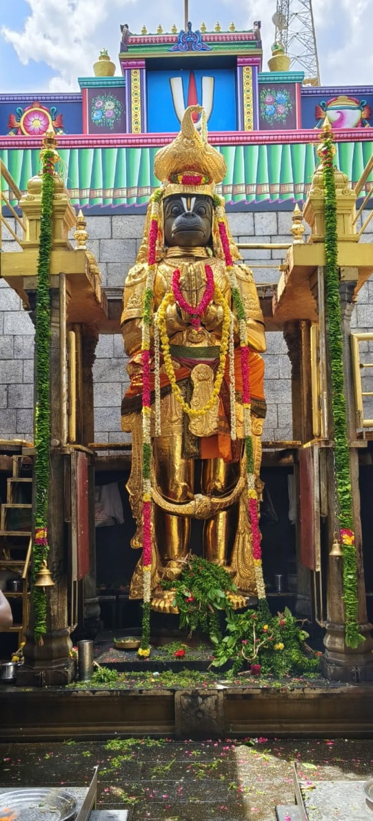 தங்ககவசத்தில் நாமக்கல் ஆஞ்சிநேயர்