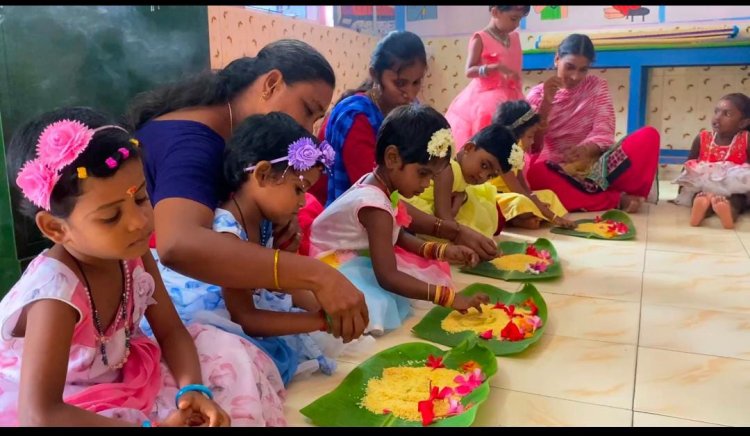 அங்கன்வாடி மையங்களில் வித்யரம்பம் நிகழ்ச்சி: ஆர்வத்துடன் குழந்தைகள் பங்கேற்பு